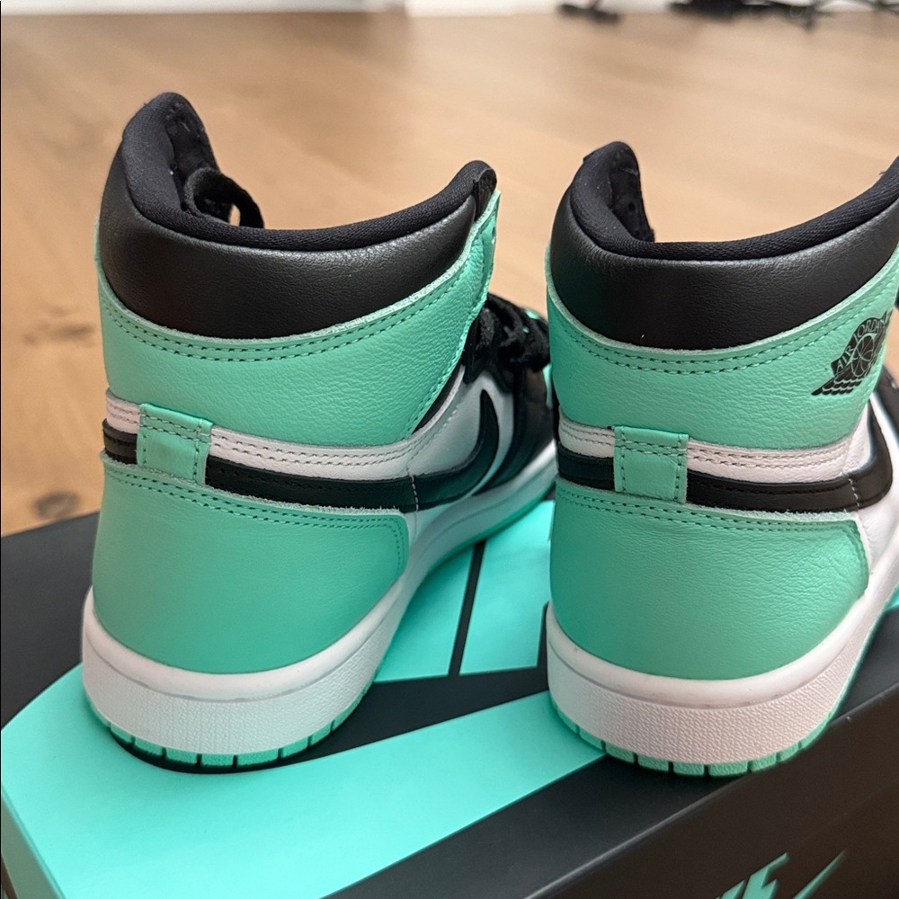 Air Jordan 1 Retro - Picture 3 of 12